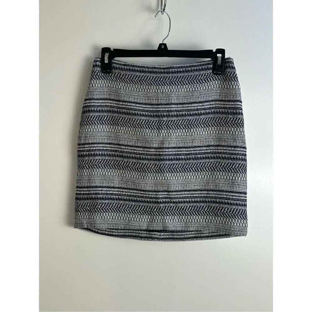 Banana Republic NWT sz 0 navy/white skirt